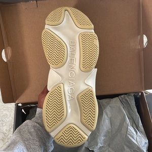Brand New, Never Worn. Women’s Balenciaga Tripple S Sneakers in size 39.